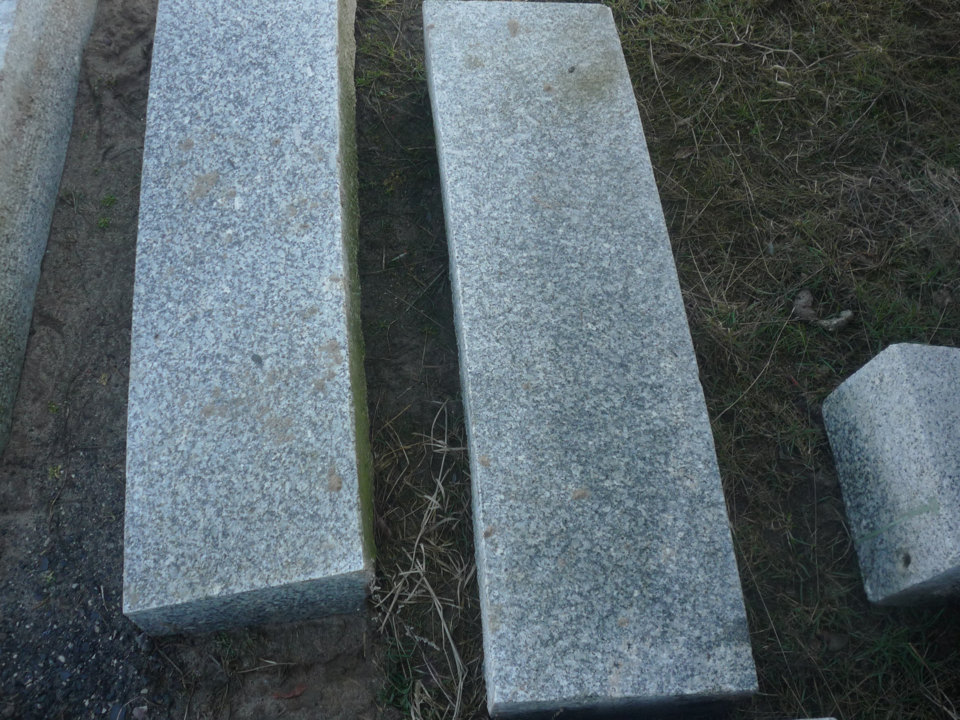 sprzedam krawężniki granitowe — zdjęcie 1