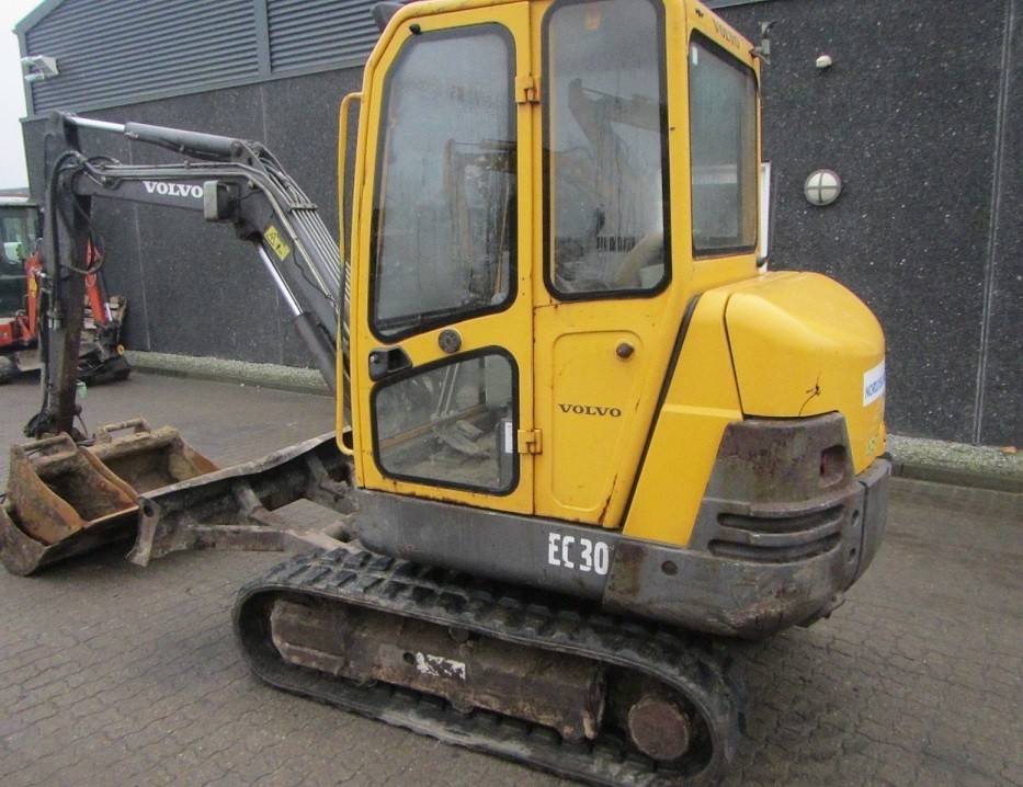 Mini koparka -- Volvo EC-3O — zdjęcie 3