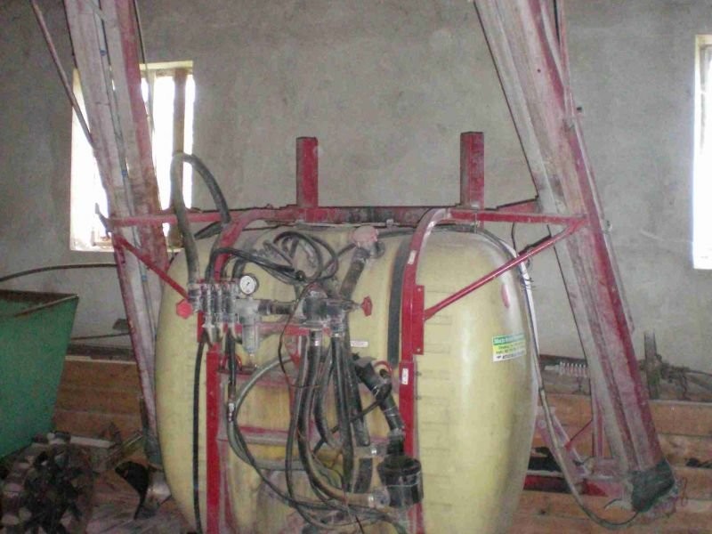 Opryskiwacz polowy zawieszany RAU 1000 l — zdjęcie 1