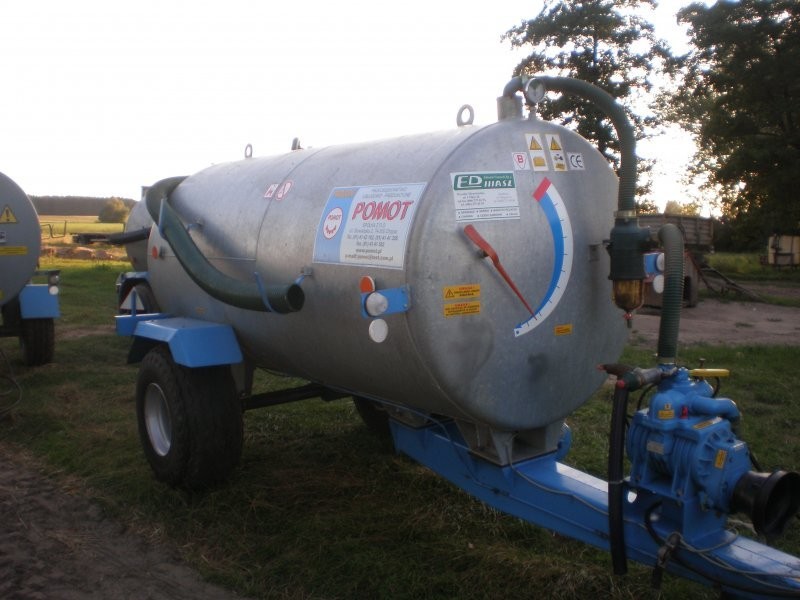 beczkowóz asenizacyjny pomot 4000L. 2006R BECZKA — zdjęcie 1