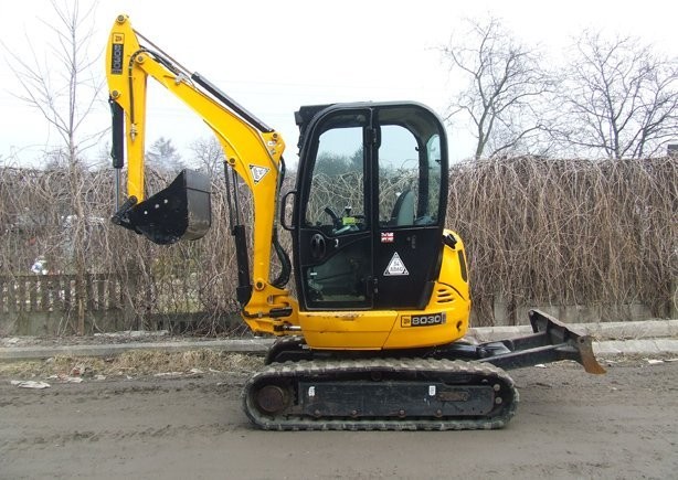 Mini koparka JCB 8030 ZTS z roku 2009 — zdjęcie 1