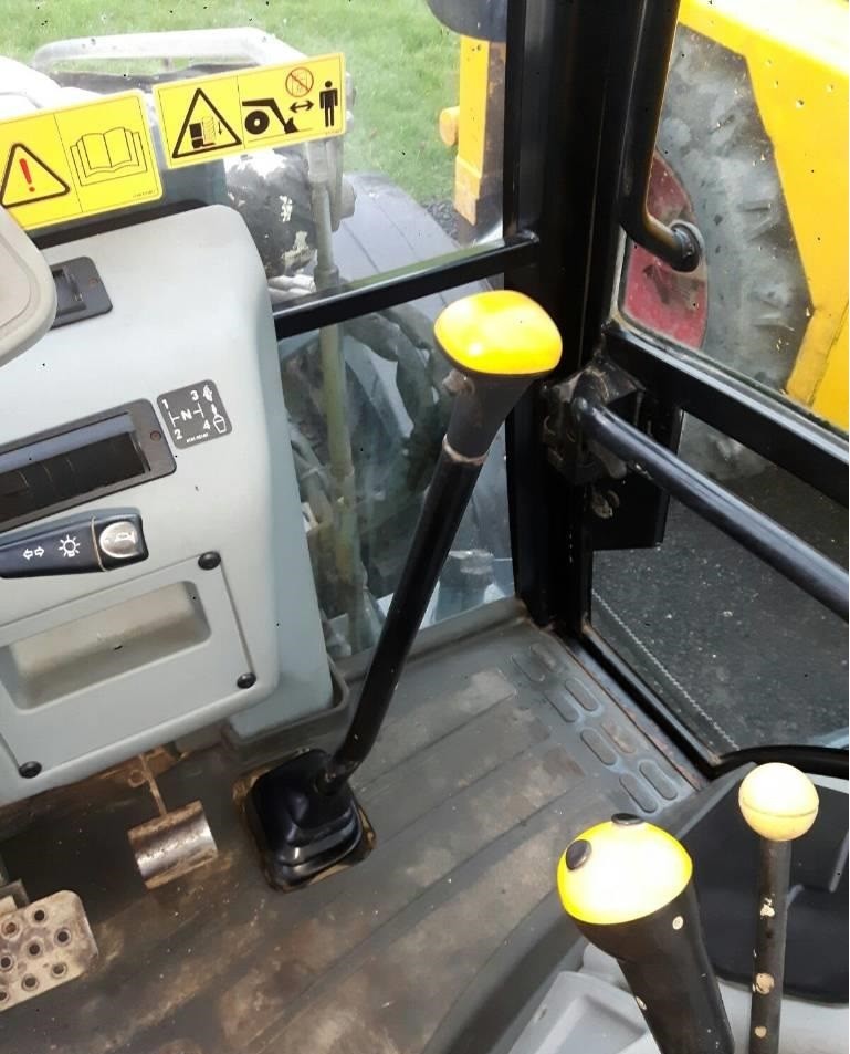 Koparko-ładowarka Terex XS 88O8  — zdjęcie 4