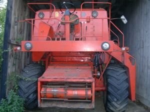 Kombajn Bizon Z056 z szarpaczem słomy