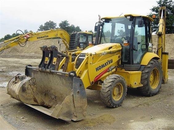 Komatsu WB 93-R Koparko-ladowarki — zdjęcie 2