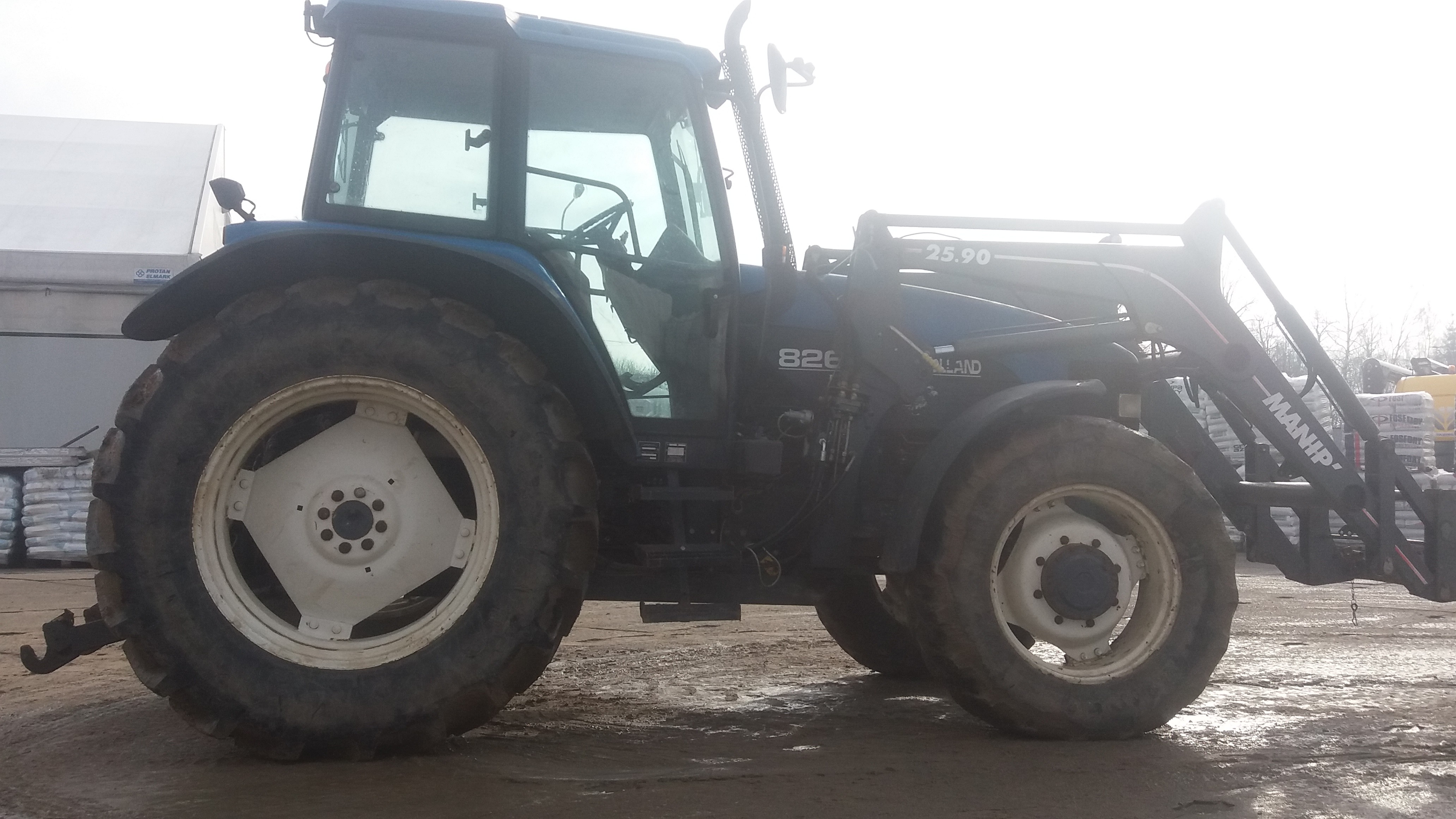 Ciągnik rolniczy New Holland 8260 — zdjęcie 4