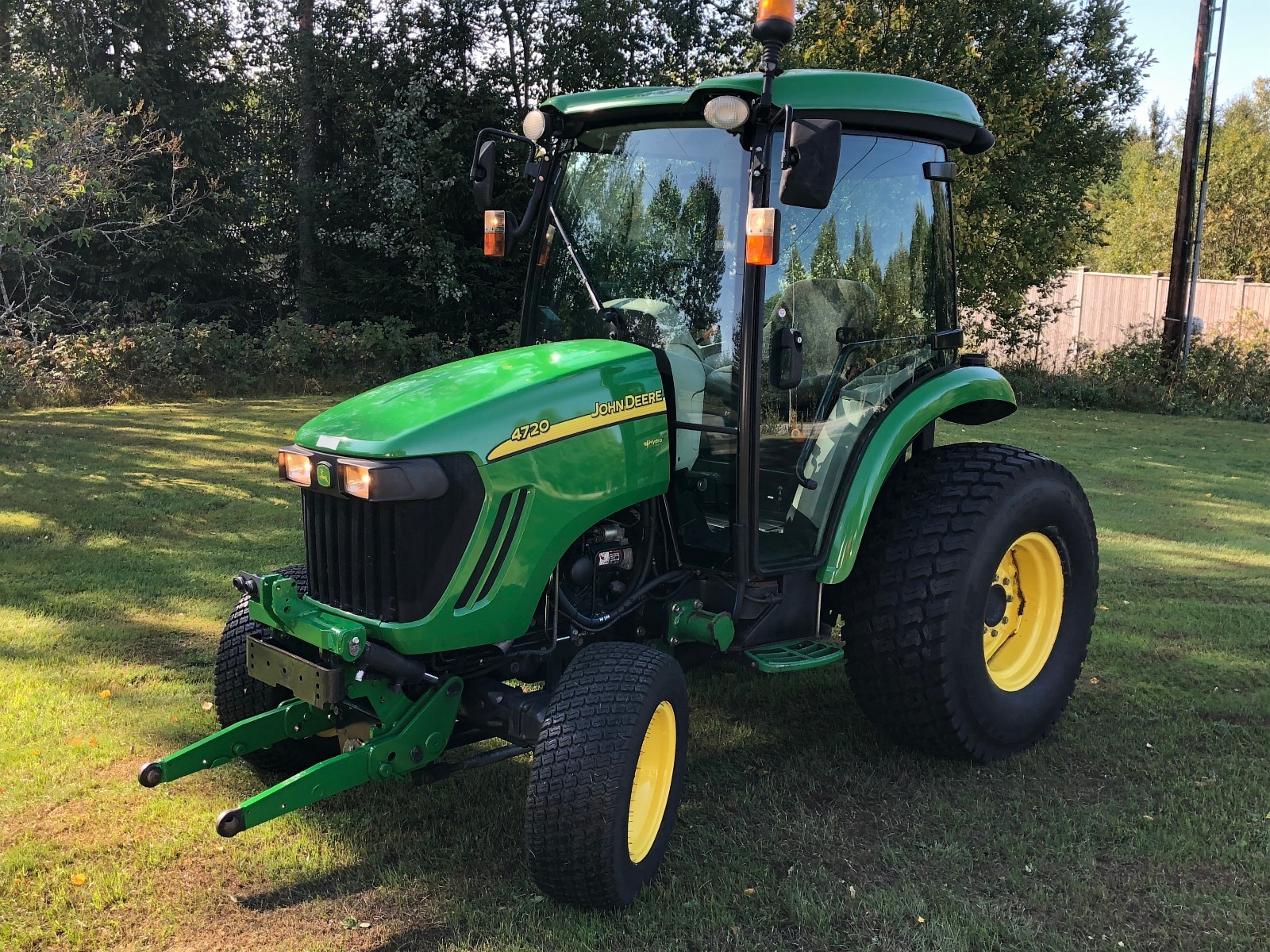 john deere 4720 4x4 kompaktowy ciągnik — zdjęcie 8