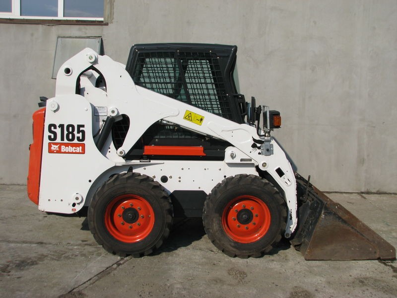 BOBCAT S185 - mini ładowarka — zdjęcie 3