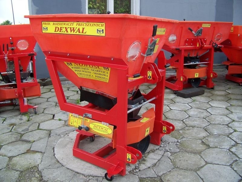 Rozsiewacz Nawozów Wapna Tajfun — zdjęcie 2