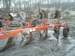 Pług 4-skibowy obrotowy KUHN z wałem kaberlna paker — zdjęcie 1