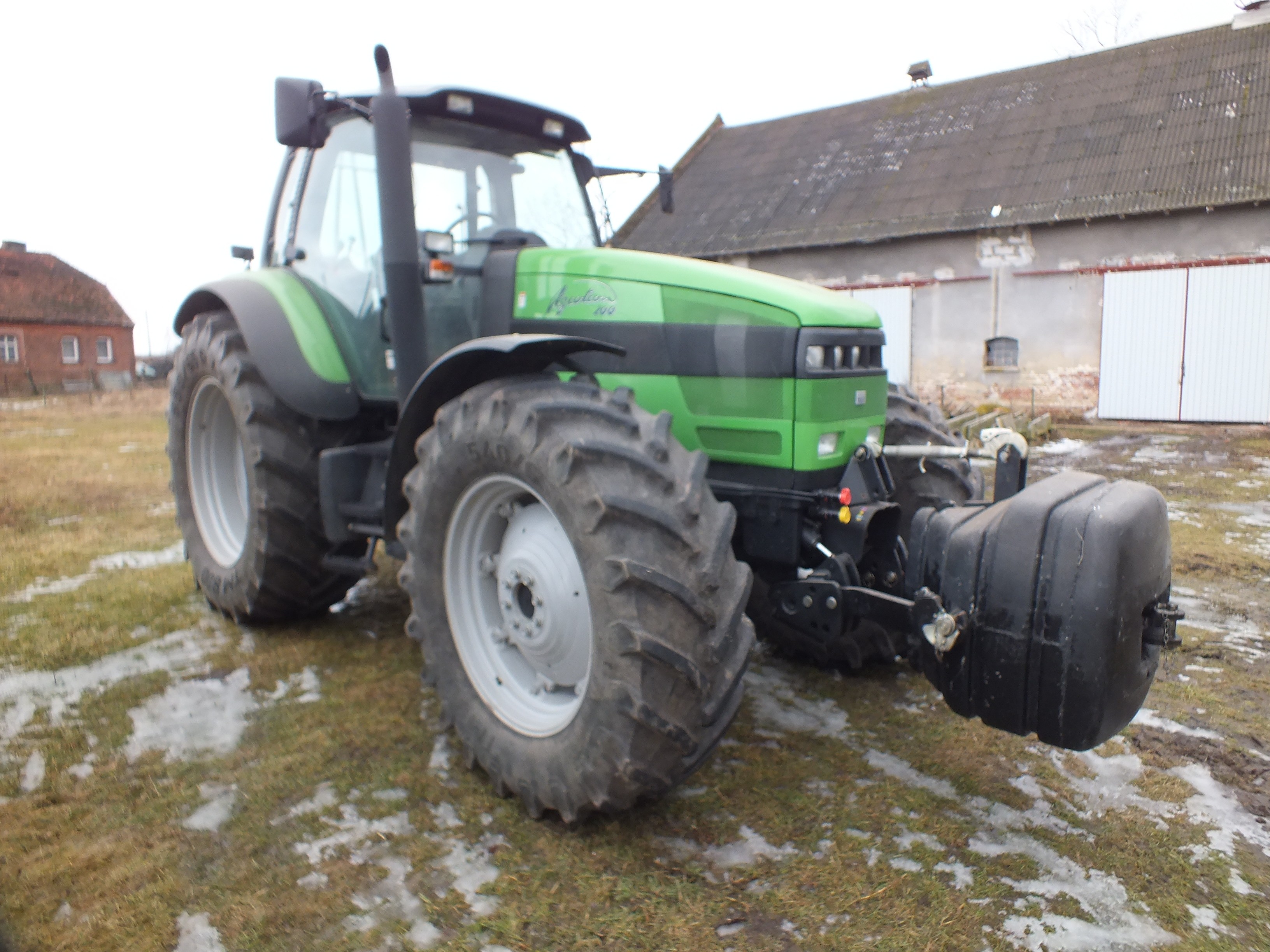 Ciągnik Model Agrotron 200 Marka Deutz – Fahr, stan idealny — zdjęcie 1