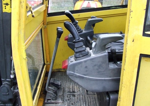 sprzedam minikoparkę  Volvo EC 20- 2006r. — zdjęcie 4