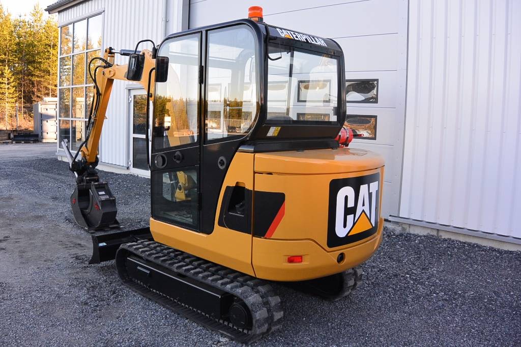 Minikoparka Caterpillar 302.5c — zdjęcie 2