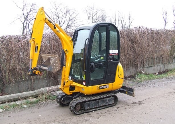 JCB 8018 z roku 2008- www.denison.com.pl