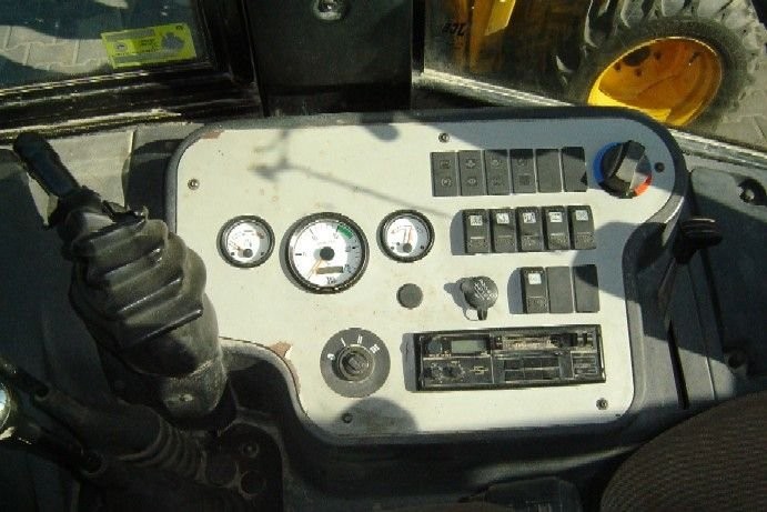 JCB 2CX koparko ładowarka 2004rok. nowy model kabiny. — zdjęcie 2