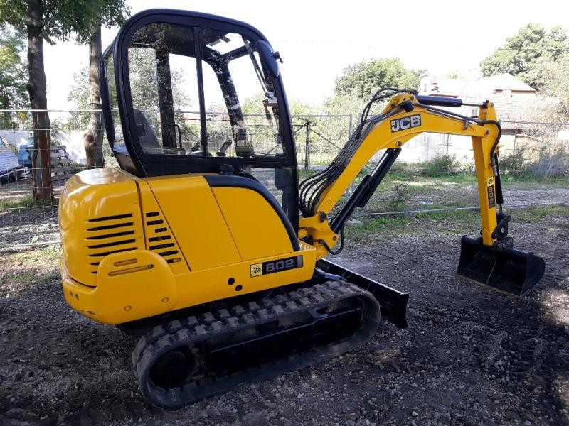 Sprzedam JCB 802 z 2004 roku — zdjęcie 4
