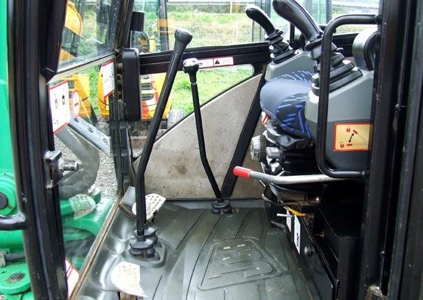 Minikoparka JCB 8052 ZTS z roku 2007 — zdjęcie 3