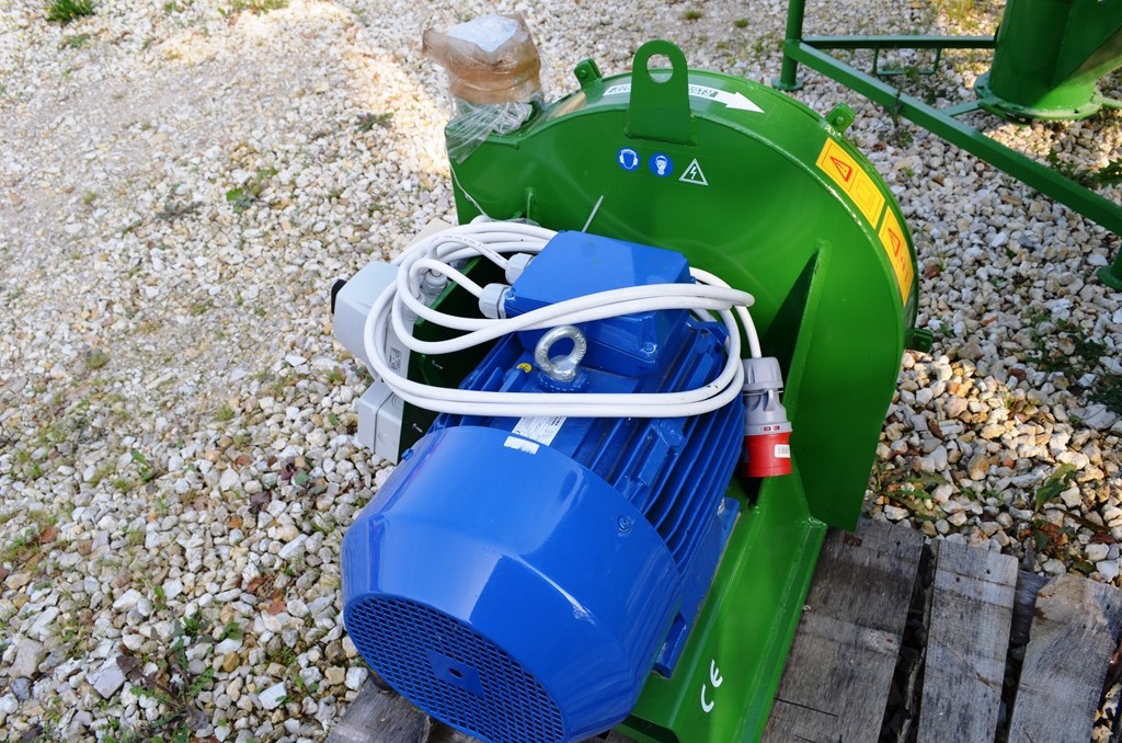 Śrutownik bijakowy ssąco-tłoczący M-Rol H122 — zdjęcie 2