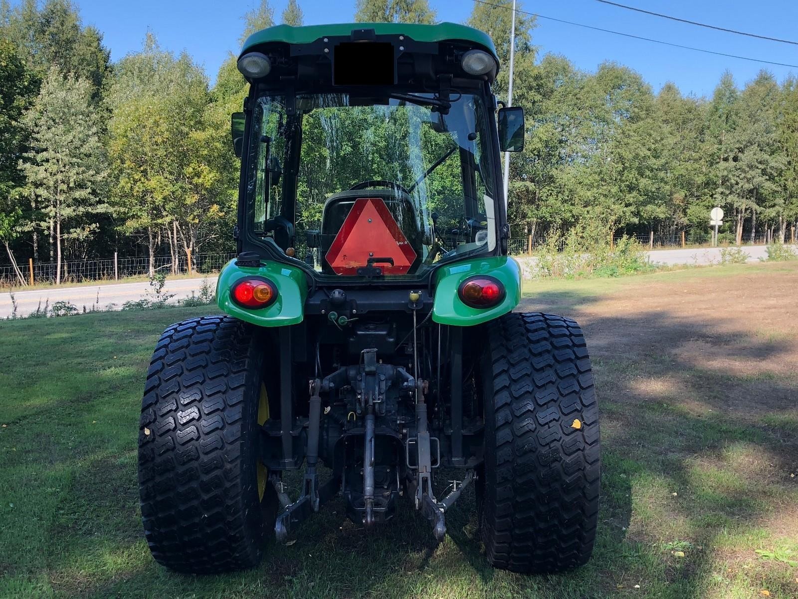 john deere 4720 4x4 kompaktowy ciągnik — zdjęcie 7