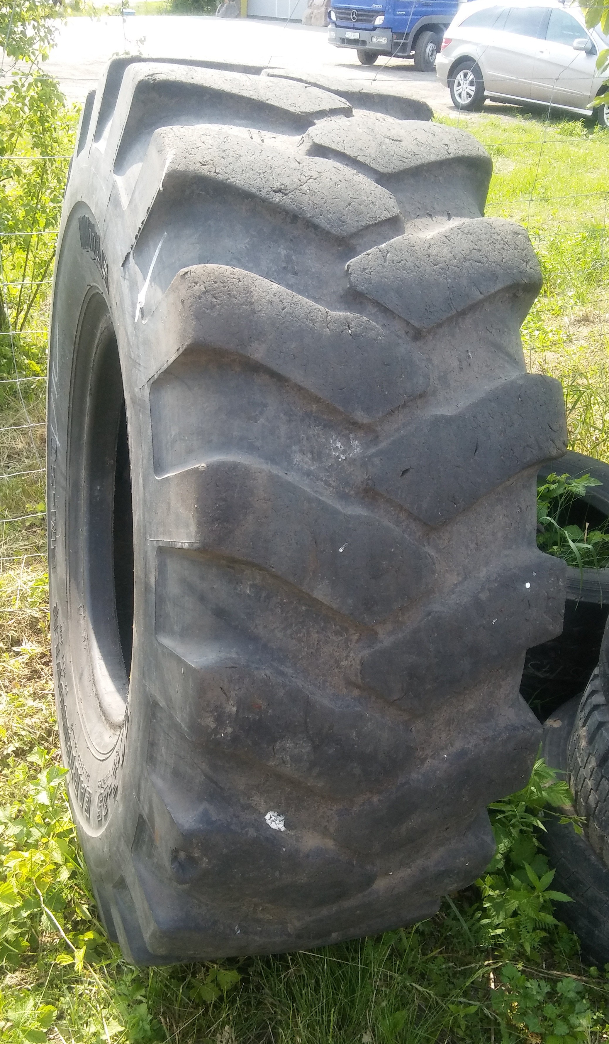 (G1265) Opona  20.5-25 Mitas — zdjęcie 1
