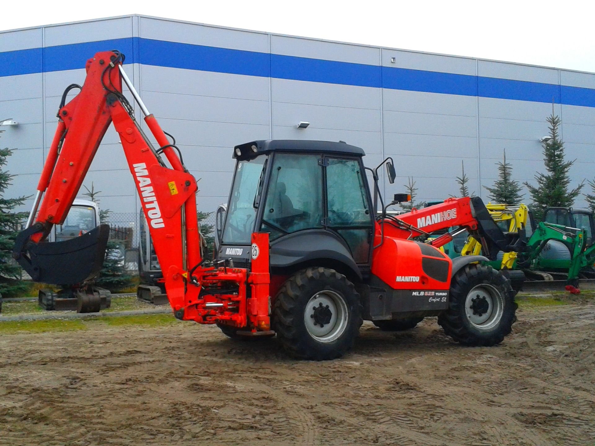 KOPARKO-ŁADOWARKA TELESKOPOWA MANITOU MLB 625. — zdjęcie 4