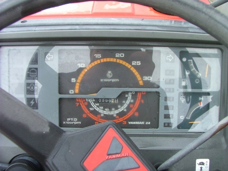 Mini traktorek Yanmar F215, 21KM, 4x4 — zdjęcie 6
