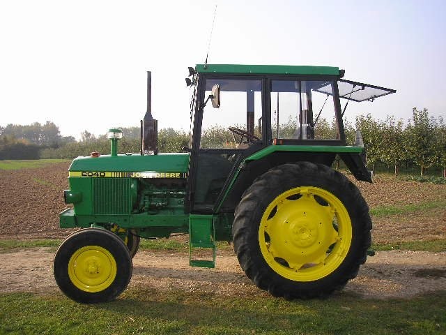 JOHN DEERE 2040 — zdjęcie 3
