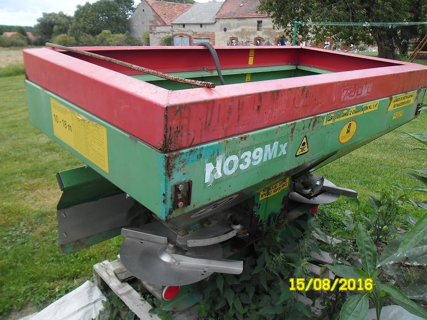 Rozsiewacz nawozu AGROMET 700L — zdjęcie 3