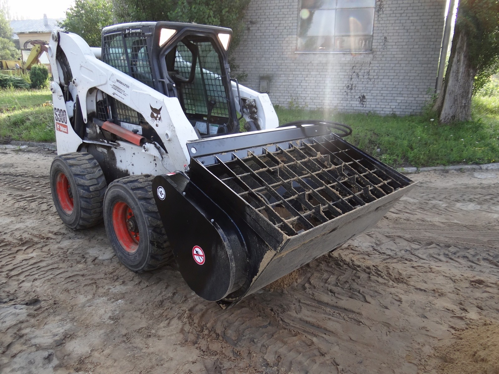 Mieszalnik ( łyżka ) do betonu do mini ładowarki BOBCAT, CAT, GEHL — zdjęcie 2