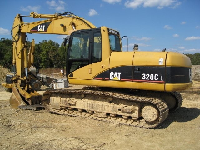 2001 CAT 320CL