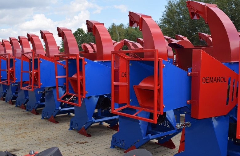 Rębak bębnowy R-12 Denis półautomatyczny do drzewa gałęzi rębaki zrąb — zdjęcie 1