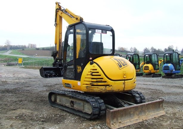 minikoparka 6 ton JCB 8060 z roku 2004 — zdjęcie 2