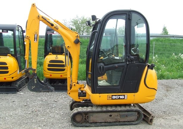 Minikoparka  JCB 8016 z roku 2007\ — zdjęcie 1