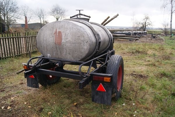 Beczka aluminiowa poj. 1200 l stan bdb — zdjęcie 3