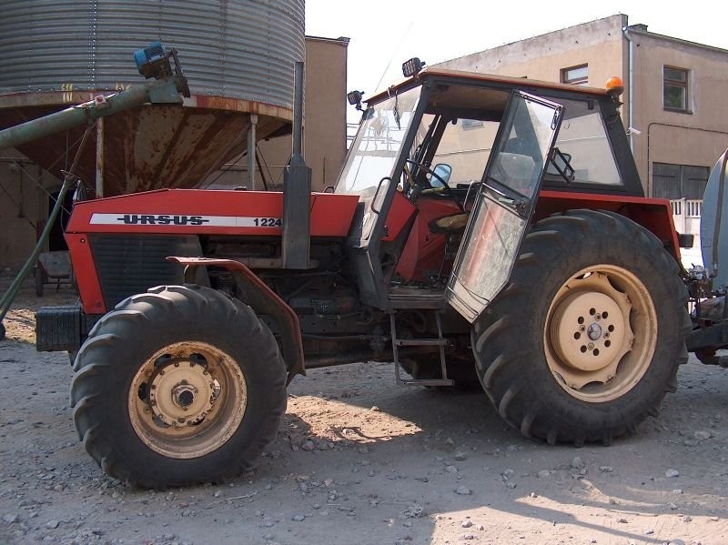Ciągnik Ursus 1224 — zdjęcie 1
