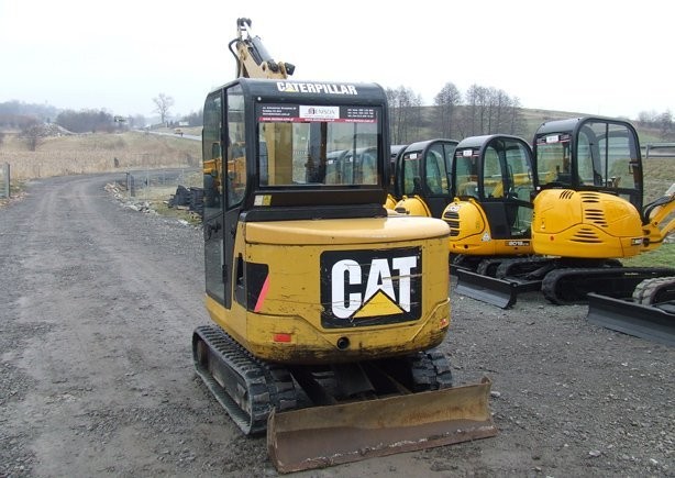 minikoparka CAT 302,5C - rok 2007. — zdjęcie 2