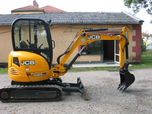 Sprzedam koparkę gąsienicową JCB 8025 zts z 2010r. — zdjęcie 5