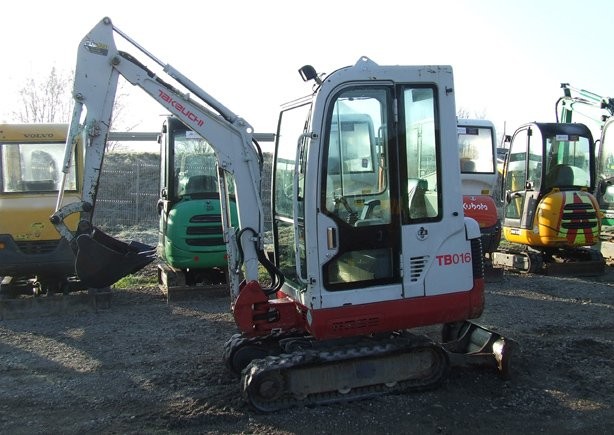 Minikoparka gąsienicowa Takeuchi TB016