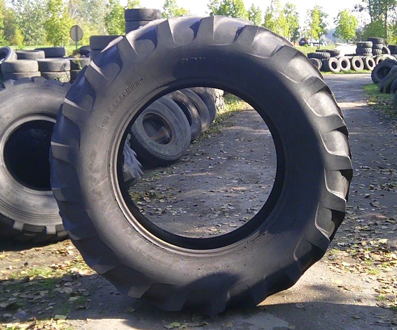 (G714) Opona 20.8 R38   — zdjęcie 2