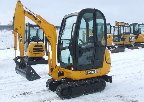sprzedam używaną Minikoparkę JCB 8016 z roku 2007. — zdjęcie 1