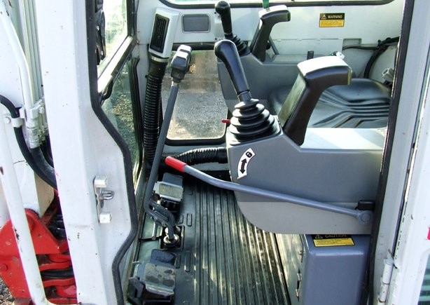 Minikoparka gąsienicowa Takeuchi TB016 z roku 2008 — zdjęcie 4