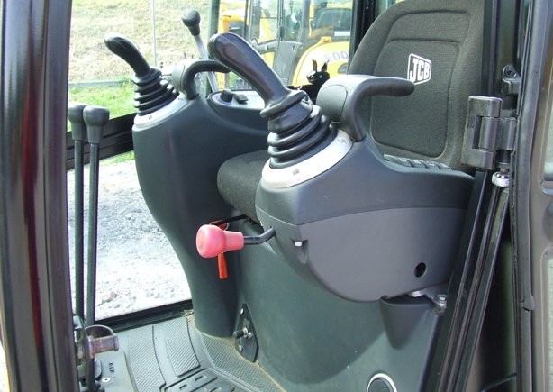 Minikoparka gąsienicowa JCB 8018 z roku 2010,,,, — zdjęcie 2