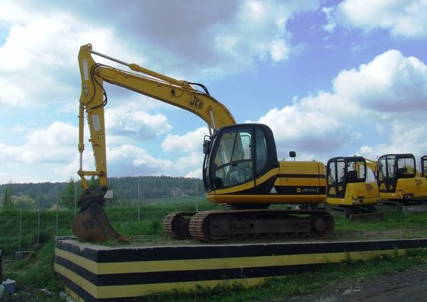 Koparka gąsienicowa JCB JS 130 LC — zdjęcie 1