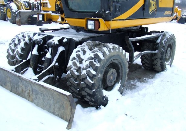 Koparka kołowa JCB JS 130W z roku 2003 — zdjęcie 3