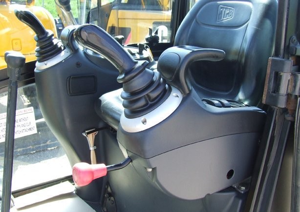 Minikoparka gąsienicowa JCB 8014 , rok 2007. — zdjęcie 4