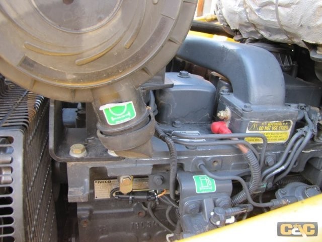 KOMATSU WB93R — zdjęcie 3