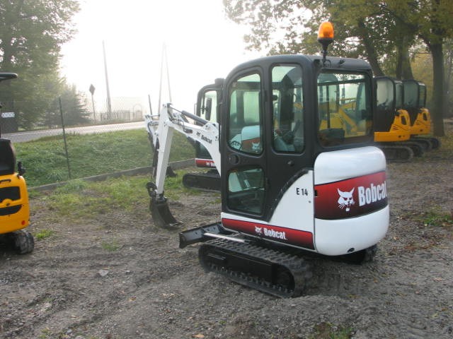Koparka Bobcat E14 2010 - wybór maszyn — zdjęcie 2