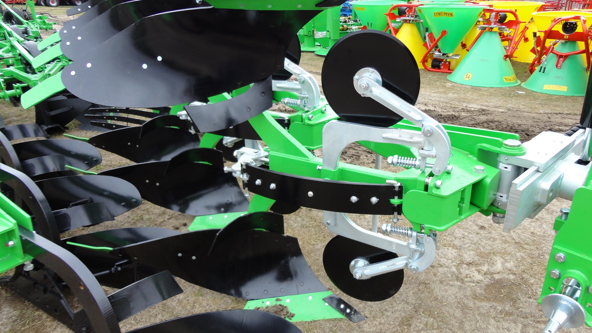 Pługi obrotowe Bomet 18'' resorowe 4 skiby + kroje — zdjęcie 8
