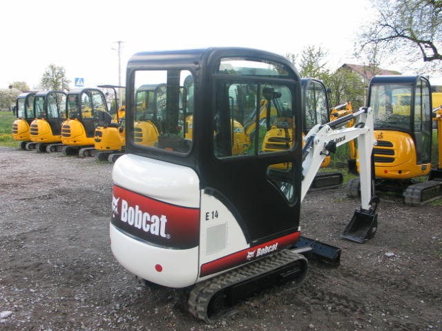 Koparka Bobcat E14 - 2010 rok - niski przebieg — zdjęcie 3