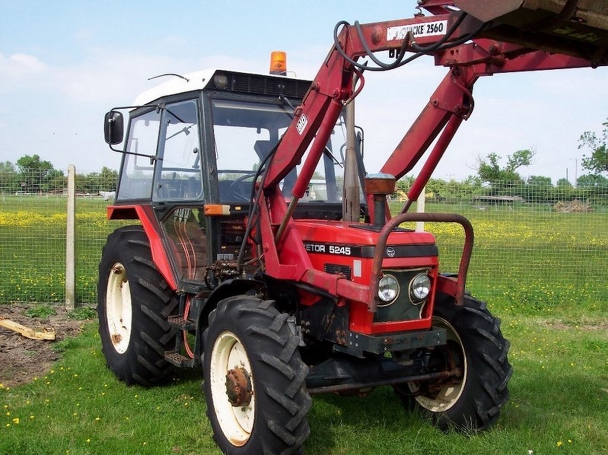Zetor 5E2-4Y5 z ładowaczem — zdjęcie 2