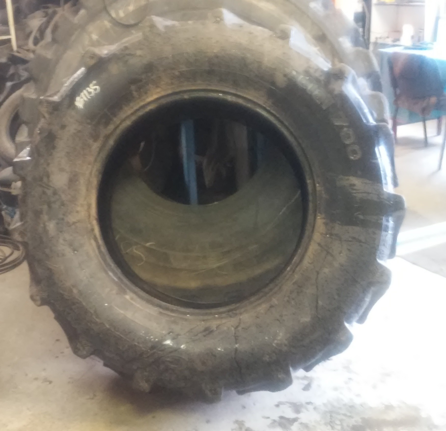 (G1135) Opona 480/70 R30 Galaxy — zdjęcie 2